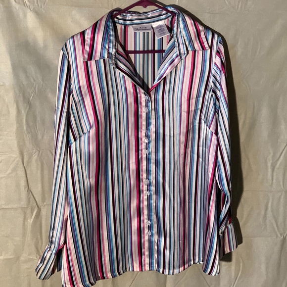 Maternity button up - Picture 1 of 3